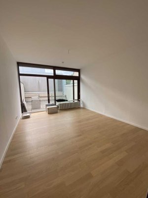 * TOP LAGE * ZENTRUM * 1-ZIMMER-WOHNUNG * KÜCHE MIT EBK * TERRASSE *