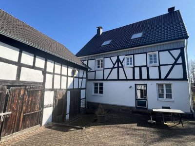 Verwirklichen Sie Ihren Traum vom Fachwerkhaus –idyllisch gelegen. Perfekt auch als Ferienwohnungen.
