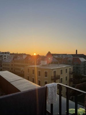 Schöne Dachgeschosswohnung mit EBK und Balkon