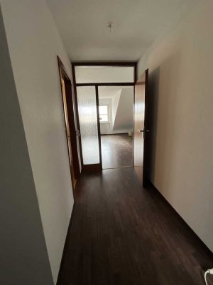 Exklusive 2-Zimmer-Dachgeschosswohnung mit Balkon und EBK in Ludwigshafen am Rhein