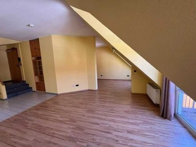 Grosszügige und sehr hell gestaltete Dachgeschoss-Wohnung in der Glockenstrasse (Musikerviertel)