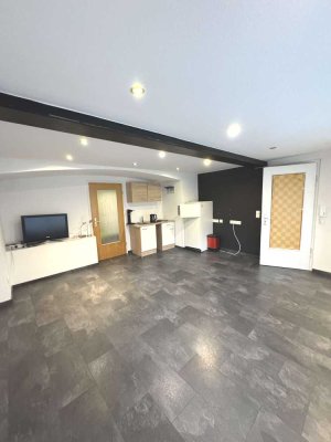 2-Zimmer-Wohnung mit kleiner Einbauküche in Helmhof (Neckarbischofsheim)