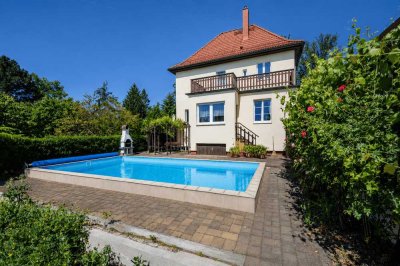 ***Wohnen am Waldrand – mit Pool und traumhaftem Ausblick***