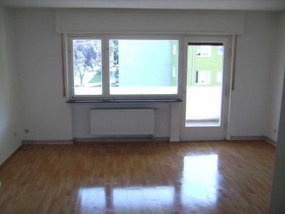 Stilvolle, modernisierte 2-Raum-Wohnung mit Balkon und EBK in Dreieich