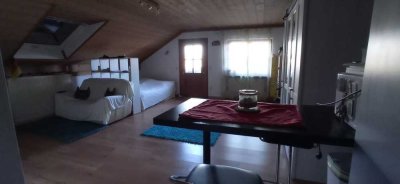 Hübsche Dachgeschoßwohnung mit Einbauküche