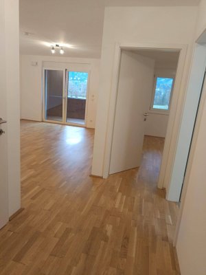 BITTE DERZEIT KEINE WEITEREN ANFRAGEN! Neuwertige 2-Zimmer-Wohnung mit großem Balkon zu vermieten