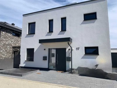 Erstbezug: Moderne 3-Zimmer-Gartenwohnung mit EBK und luxuriöser Innenausstattung in Erkelenz