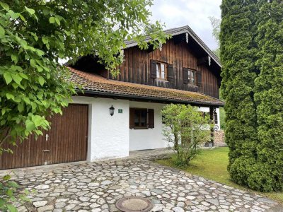 Freistehendes sonniges Einfamilienhaus mit Bergblick in Traumlage