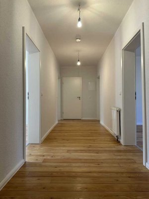 Erstbezug: Helle ruhige 3-R-Wohnung mit EBK direkt am Tollensesee