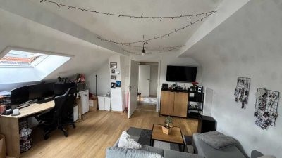 Geschmackvolle, sanierte 1-Raum-DG-Wohnung mit Balkon in Hagenbach