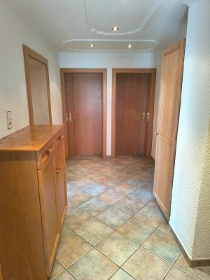 3-Zimmer Altbauwohnung mit Balkon und Parkplatz