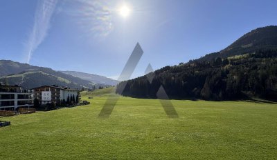 Neuwertige, helle und möblierte Wohnung mit schönem Bergblick