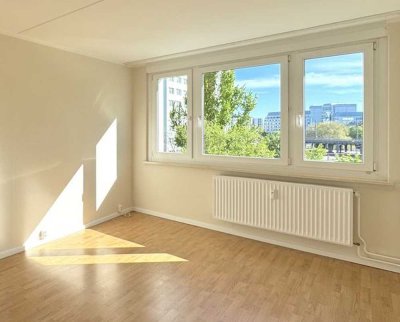 Bezugsfreie und sanierte 4-Zimmer Wohnung am Alexanderplatz