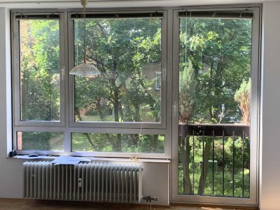 Seltene Gelegenheit! Sehr ruhiges Appartement im 1. OG mit Parkett, modernisiert in Köln-Niehl