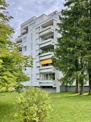 Gut geschnitten, mit sonniger Loggia und schönem Ausblick ins Grüne