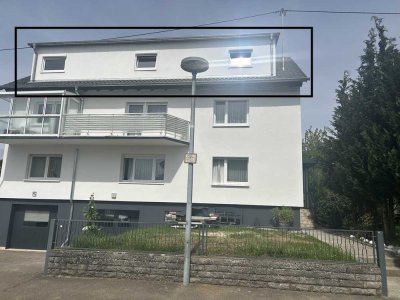 Charmante 3,5-Zimmer-Wohnung nach Dachausbau mit EBK
