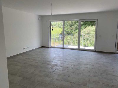 Toll ausgestattete 3-Zimmer-Wohnung am Hang mit Südbalkon und "Blick ins Grüne"