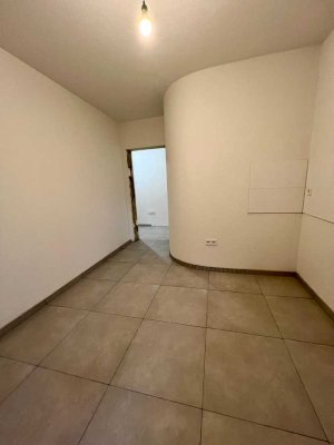 Erstebezug nach Sanierung Helle 3-Zimmer Wohnung mit Balkon im 1. OG in Ludwigshafen-Süd