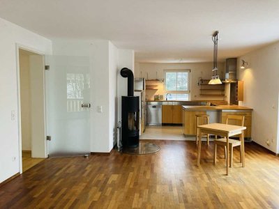 Sonnige, großzügige 4-Zimmer-Wohnung mit Balkon ins Grüne