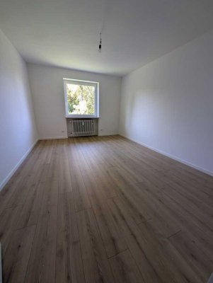 Erstbezug nach Renovierung 3,5-Zimmer-Wohnung mit Balkon in Unterföhring!