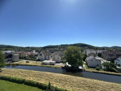 Lichtdurchfluteter 94 qm Wohntraum mit Weitblick, Lift, u. TG an ruhiger Lage in Haagen
