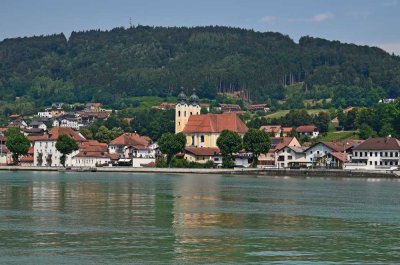 Obernzell: Betriebsgebäude, einfache Ausstattung, evtl. ganz oder teilweiser Umbau in Wohnungen mögl