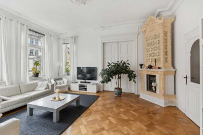 Altbauetage mit großem Balkon und Aufzug