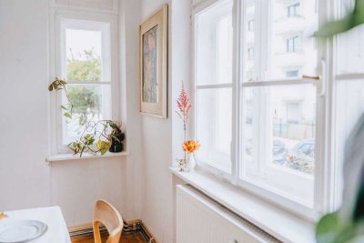 Helle, großzügige Altbauwohnung mit Terrasse in begehrter Lage