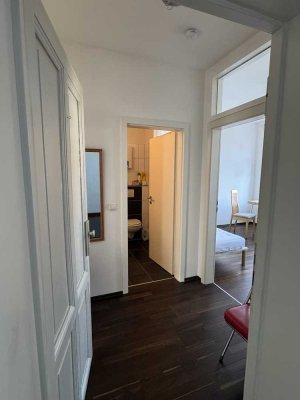 Ruhige & exklusive Altbauwohnung mit Küche in hochwertigem Denkmal