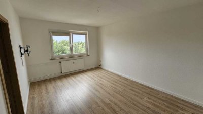 Zum Selbstbezug! moderne 3-Zimmer-Wohnung mit Wannenbad, Balkon und Einbauküche