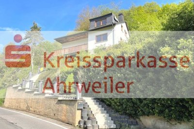Charmantes Einfamilienhaus in erhöhter Lage von Ahrbrück mit traumhafter Aussicht