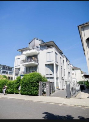 Stilvolle 4,5-Zimmer Wohnung mit zwei Balkonen in Top Lage