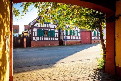 PERLE SUCHT POLIER: Fachwerkhaus und Bauplatz