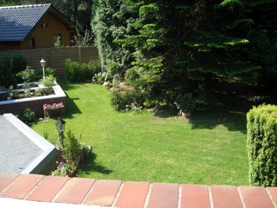 Sonnige  Wohnung mit Hochterrasse und Garten. Frisch renoviert. Bitte lesen!