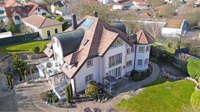 Stilvolle Villa auf Traumgrundstück und zusätzlichem Bungalow