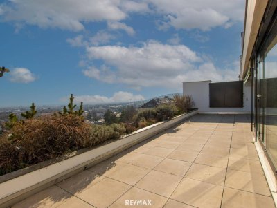 ATEMBERAUBENDE AUSSICHT INKLUSIVE! Großzügige Terrassenwohnung in exklusiver Lage!