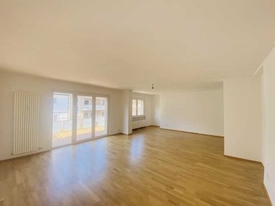 Lichtdurchflutete 3-Zimmer-Wohnung in Toplage*Balkon*EBK*2 Bäder*G-WC*Toplage Westend*Skylineblick