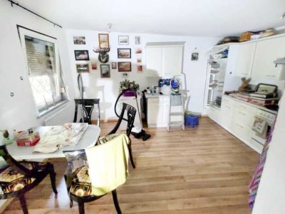 ☼ Schnuckliges 2-Zi-Wohnhaus im Grünen mit viel Grünfläche, Stall u. Scheune provionsfrei