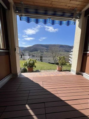 NEU RENOVIERTE  3-Raum-Wohnung mit Carport und Einbauküche in Bad Urach