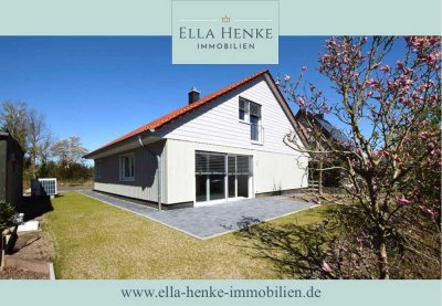 Wie ein Schwedenhaus - Neuwertiges, freistehendes Einfamilienhaus mit 2 Bädern + Carport.