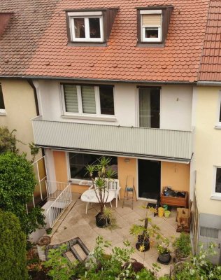 Modernisiertes Reihnmittelhaus mit gepflegtem Garten, Garage inklusive