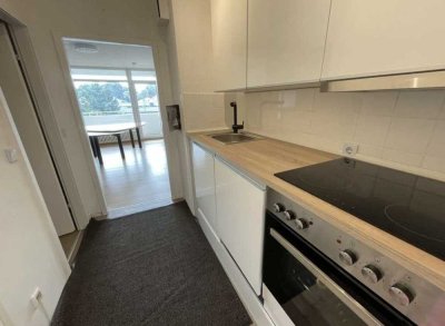 STUD. Wo.+PKW Platz+NEU:Küche Gesch.spü.Balkon+Rad Keller in Mainz Mombach