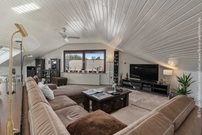 Hamburger Speckgürtel: Horneburg |Dachgeschoss Wohnung mit großem Lichtdurchflutetem Wohnzimmer