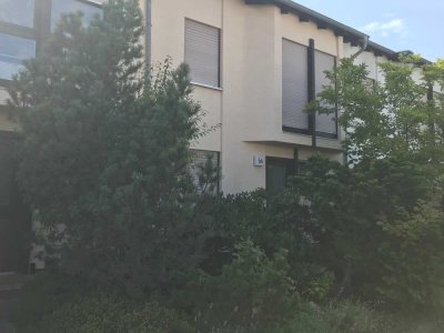 Vollständig renoviertes 5-Zimmer-Reihenhaus mit EBK in Praunheim, Frankfurt