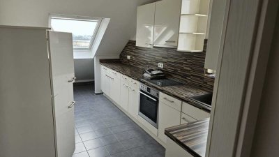 Exklusive, gepflegte 2-Raum-DG-Wohnung in Rosbach v. d. Höhe