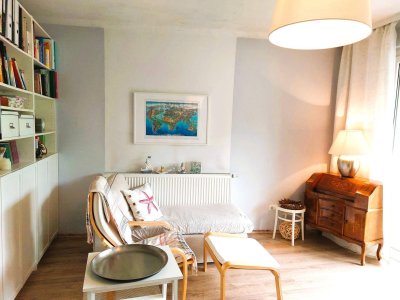 NEUER PREIS - Einziehen - wohlfühlen - genießen / neuwertige 2,5-Zimmer-Wohnung mit Wintergarten und Balkon OHNE Maklergebühr