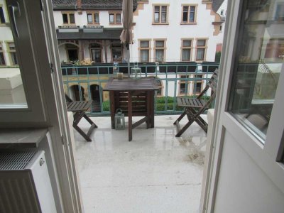 Sehr schöne 3-Zi-Stil-Altbauwohnung mit Einbauküche und Balkon in Limburg - Parkstraße