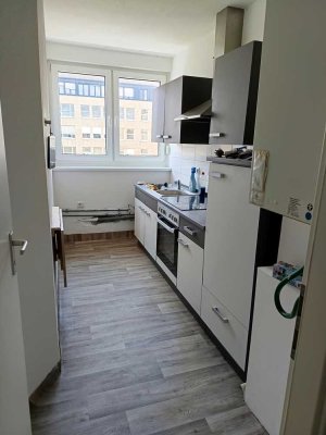 4-Zimmer-Wohnung in zentraler Lage, WG geeignet