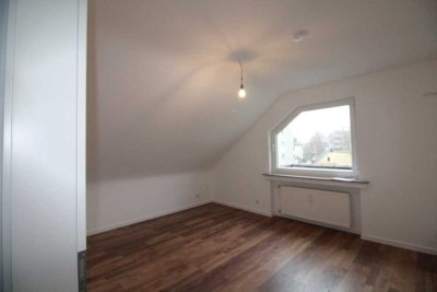 Top! Frisch modernisierte Dachgeschosswohnung im Norden