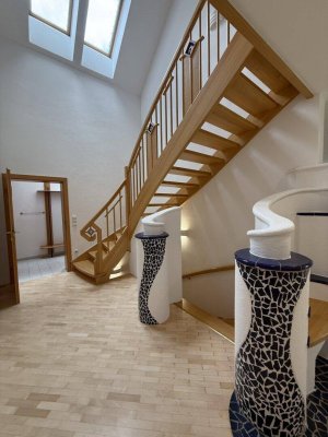 Möbliertes Einfamilienhaus mit 5 SZ!!! Garten, Pool und Sauna!!